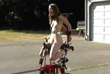 Онанистка придумала машину для публичной мастурбации